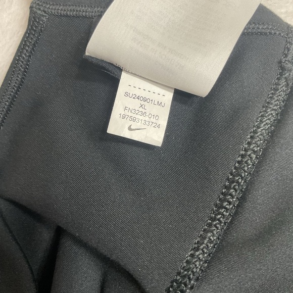 Nike Dri-Fit womens size medium black Power High Rise Capri Leggings - Picture 7 of 9